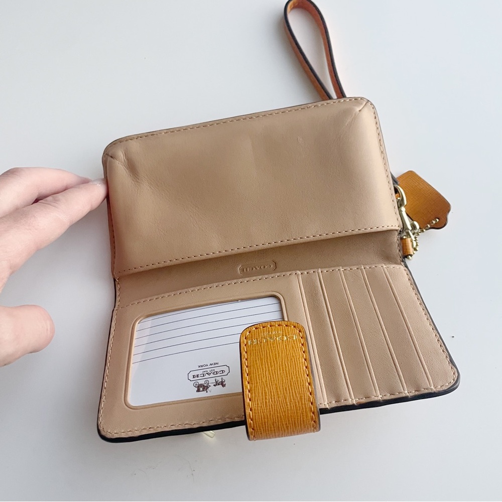 NWT Coach Marigold Wristlet Wallet - Picture 11 of 11